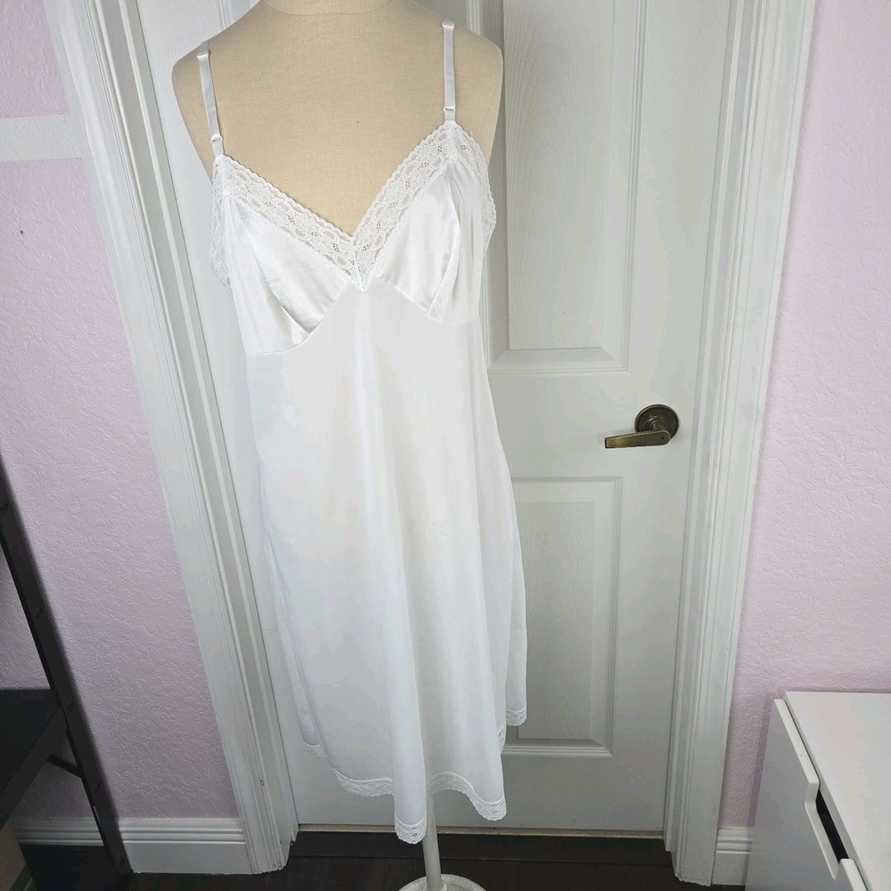 Vintage Vanity Fair White Full Slip Size‎ 38 Nylon Lace Made In USA Lingerie